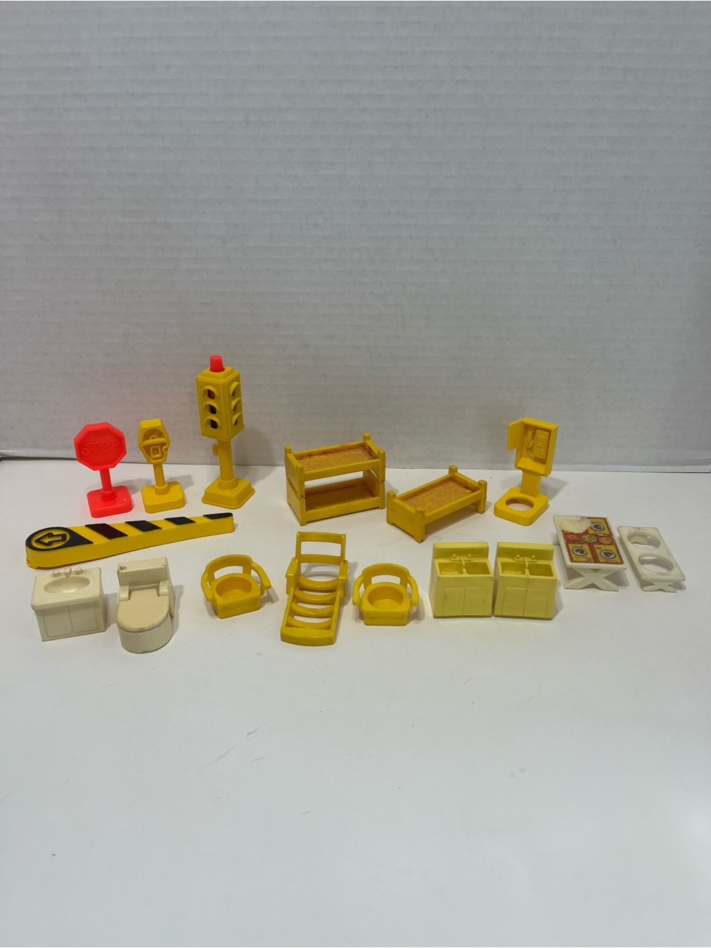 VINTAGE FISHER PRICE LITTLE PEOPLE accessories lot toilet sink bunk beds